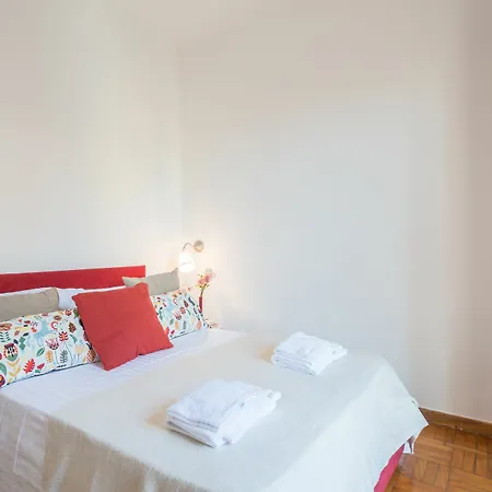 Red Ponte Vecchio Apartment